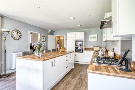 7 - kitchen.jpg