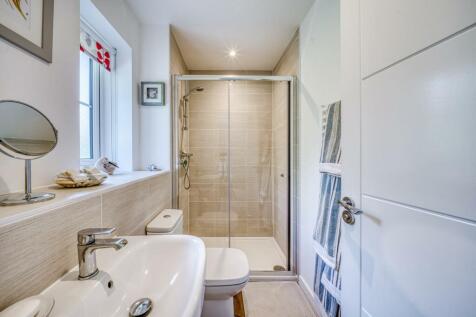 13 - ensuite.jpg