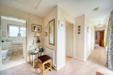 9 Hallway- Mark Templer 20 Stowey Park RD - Real E