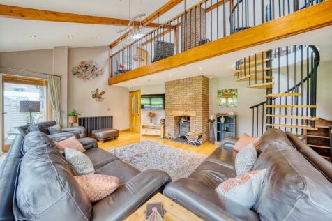 C - Sitting room.jpeg