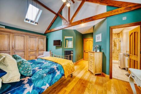 H - Principal bedroom.jpeg
