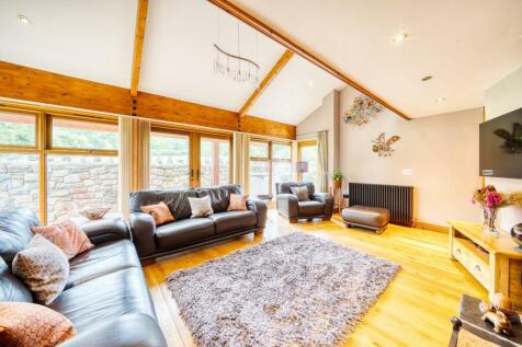 M2 - Sitting room.jpeg