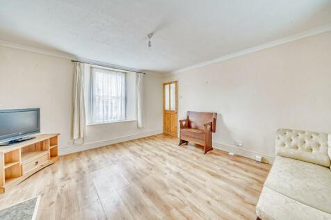 4 HORSECASTLE CLOSE - PHOTOCB X MT 3.jpg