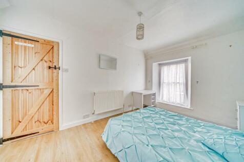 4 HORSECASTLE CLOSE - PHOTOCB X MT 17.jpg