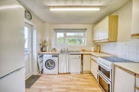 4 - kitchen.jpeg