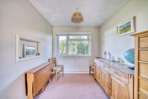 5 - dining room.jpeg