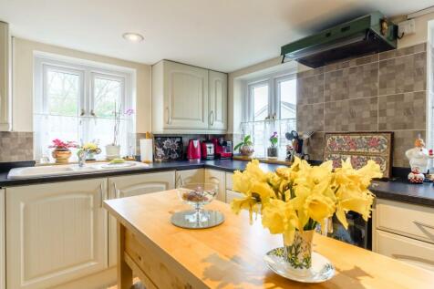 16 Church Road KITCHEN - Real estate photography b