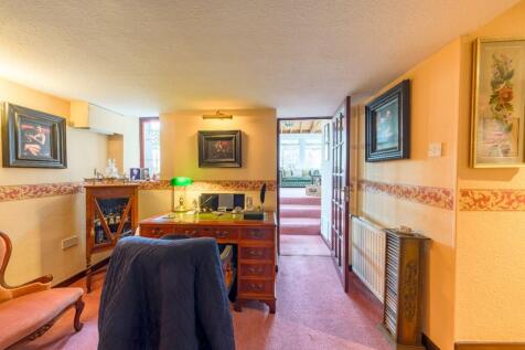 16 Church Road OFFICE 1 - Real estate photography 