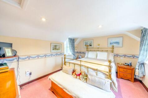 16 Church Road BEDROOM 1 - Real estate photography