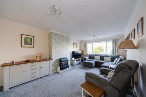 3 - sitting room (1).jpg