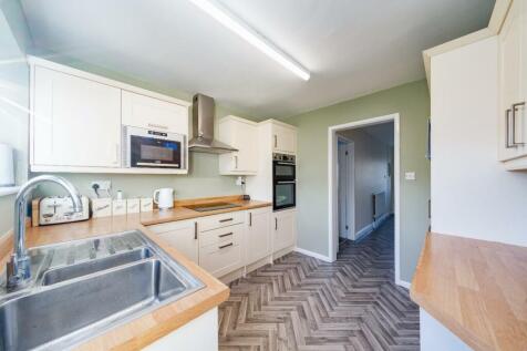 4 - kitchen.jpg