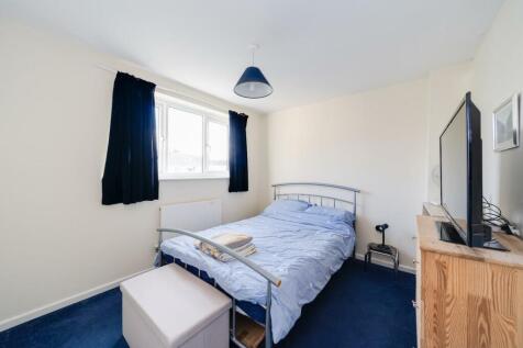 8 - bed 2.jpg