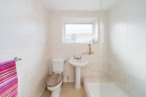 11 - shower room.jpg