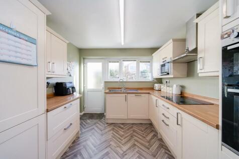 14 - kitchen.jpg