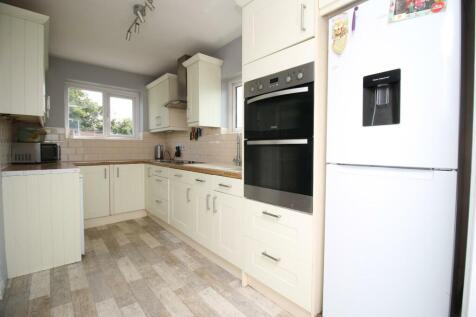 4 - kitchen.JPG