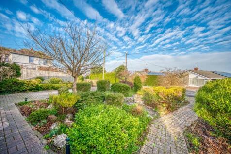 1.13 - front garden.jpg