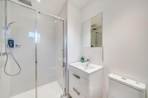 1.12 - principal ensuite.jpg
