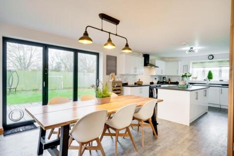 3 - kitchen diner.jpg