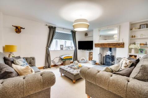 4 - sitting room.jpg