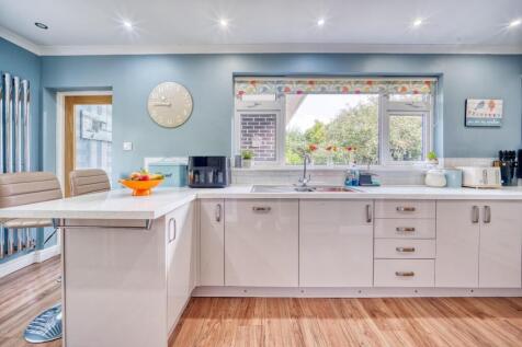3 - kitchen.jpeg
