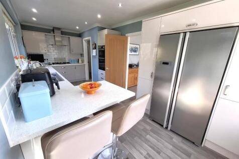 6 - kitchen.jpg