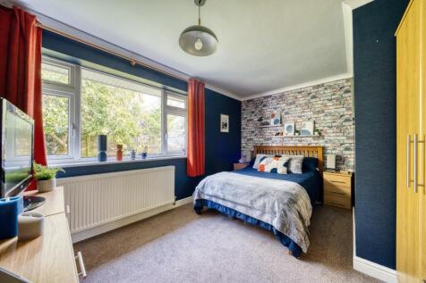10 - bed 2.jpeg
