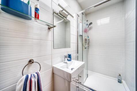 13 - shower room.jpeg