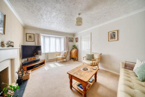 3 - sitting room.jpeg