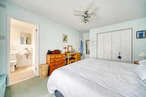 9 - principal bedroom.jpeg