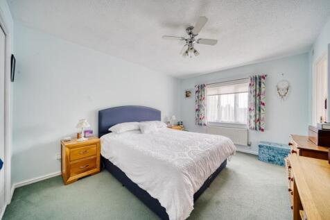 10 - principal bedroom.jpeg