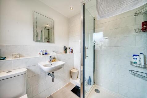 11 - ensuite.jpeg