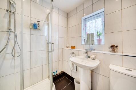 15 - family shower room.jpeg