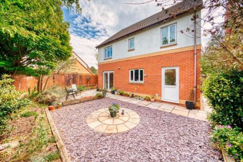 16 - rear garden.jpeg