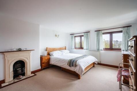 7 - bed 1.jpg