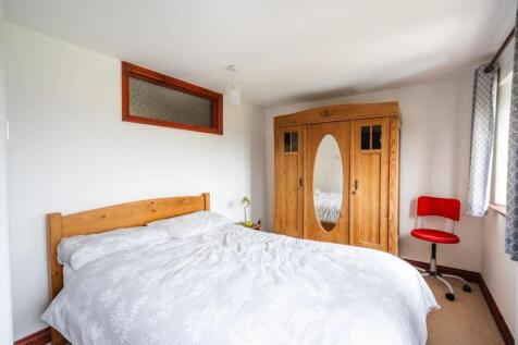 10 - bed 3.jpg