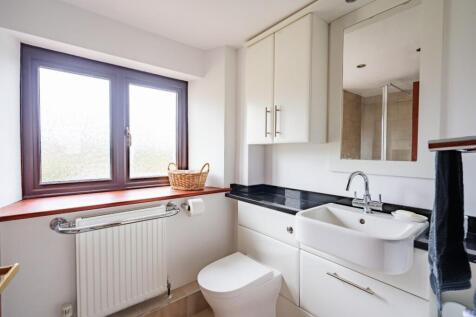13 - shower room.jpg