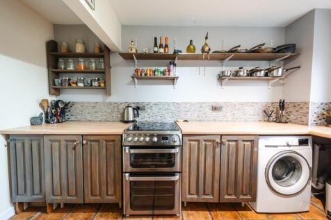 4 - kitchen.jpg