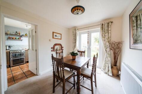 5 - dining area.jpg
