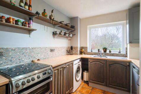 6 - kitchen.jpg