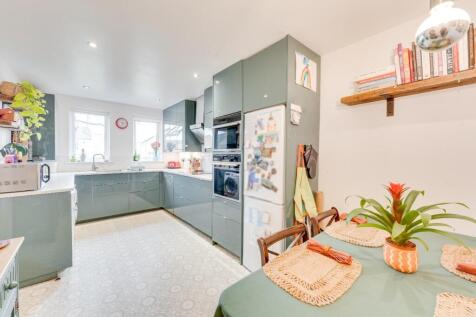 4 - kitchen diner.jpg
