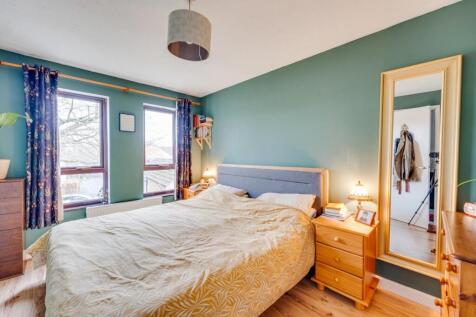 6 - bed 1.jpg