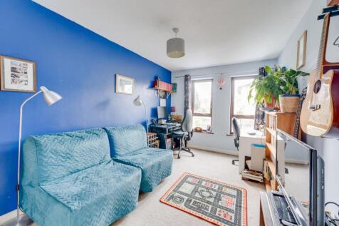 7 - bed 2.jpg