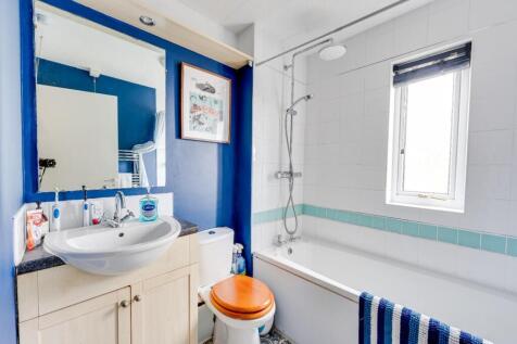 9 - bathroom.jpg