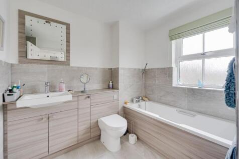1.16 - ensuite.jpg