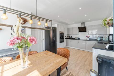 4 - kitchen diner.jpg
