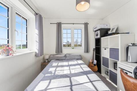 10 - bed 3.jpg