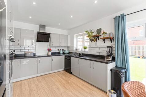 15 - kitchen.jpg