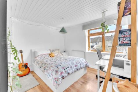 7 - bed 1.jpg