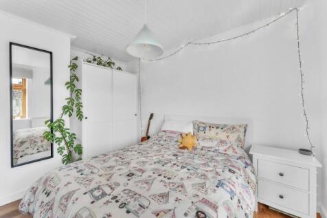 8 - bed 1.jpg
