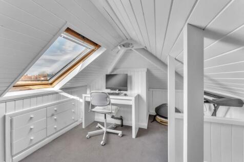 11 - loft room.jpg